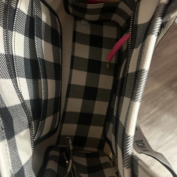 Elegant Checkered Tote Bag - Black and Cream - Picture 6 of 10